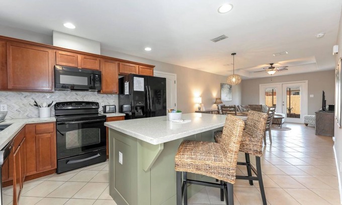 Laguna Vista House | Pet-Friendly Tropical Casita with Oceanfront Views