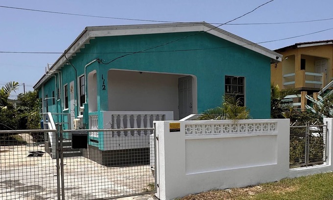 Douglas House | Family-Friendly Tropical Escape with 2 Bedrooms & Amenities