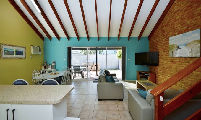 Kalbarri Apartment | Idyllic Tropical Hideaway in Kalbarri - Pet Friendly Stay