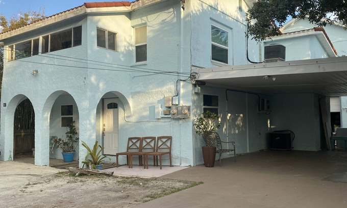 Horton Shores Cottage | Cozy Tropical Island Guest House Near Ocean & Flagler Ave