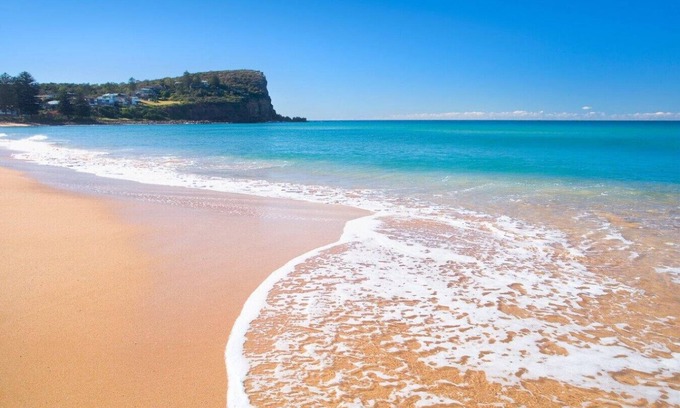 Avalon Beach House | Beachside Retreat: Steps from the Ocean with Private Pool