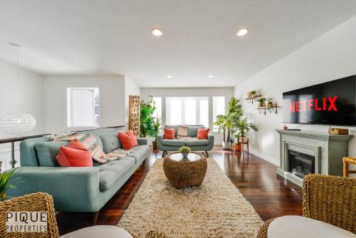 Jasper Place House | Relax in a Tropical Oasis with King Beds and Free Wi-Fi