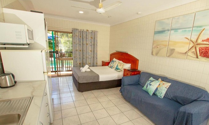 Picnic Bay Hotel | Exquisite Tropical Palms Resort with Pool & 4WD Hire