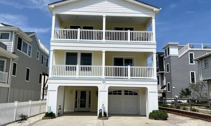 Surf City House | Idyllic Tropical Paradise Steps from the Beach with Pool