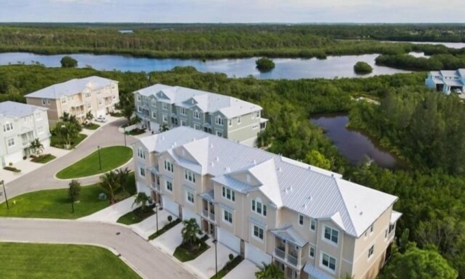 Cape Haze House | Relaxing Tropical Paradise with Private Elevator Access