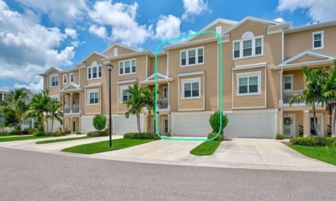 Cape Haze House | Discover Tropical Paradise with Oceanfront Pool Access