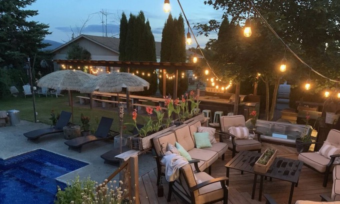 Post Falls House | Tropical paradise swimming pool hot tub family friendly sleeps 21 fire pit yard