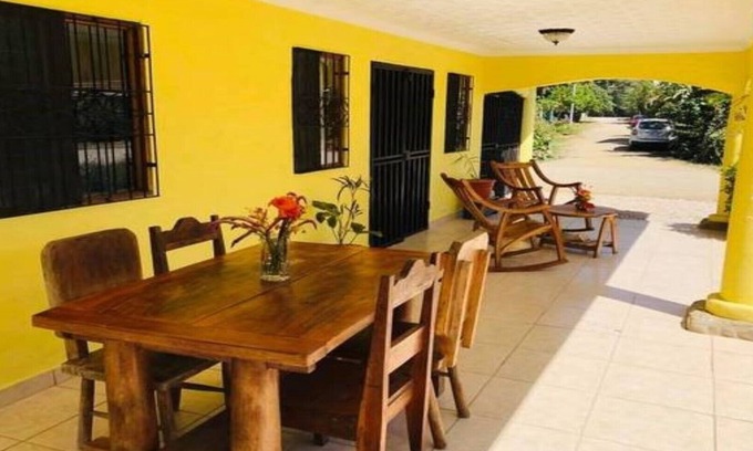Samara House | Ideal Family Retreat Steps from the Beach with Ocean Views