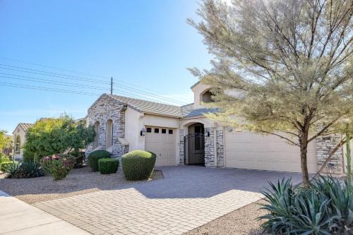 Chandler House | Idyllic Poolside Retreat: Family & Pet-Friendly Escape