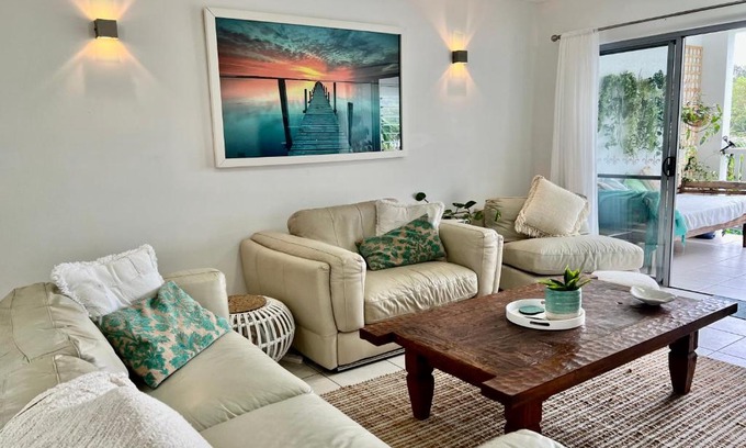Trinity Beach Apartment | Tropical resort vibes - Northern beaches Cairns