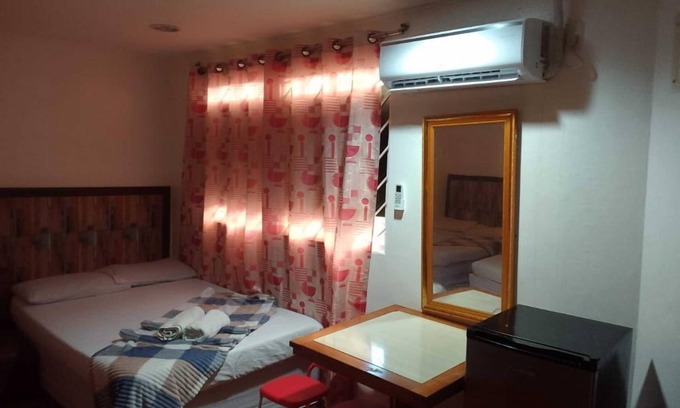 Puerto Princesa City Centre Apartment | Budget-Friendly Tropical Retreat with Kitchen & Breakfast