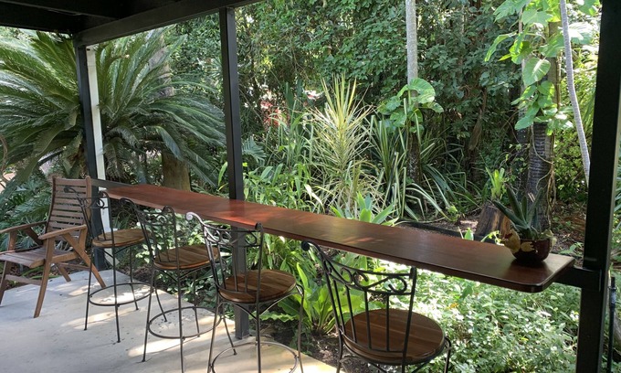 Nome House | Tranquil Tropical Retreat with Pool and Spa Amenities