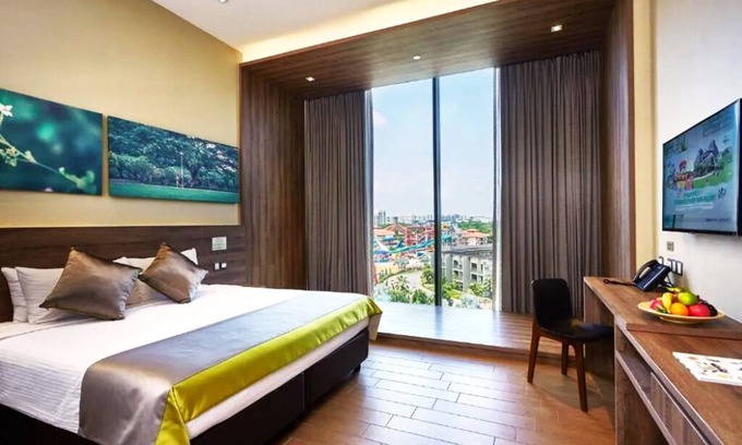 Pasir Ris Hotel | Tropical Rm twin @Attractions Packed Beach Resort
