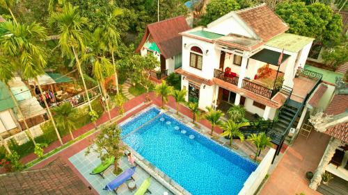 Phong Nha House | Pet-Friendly Tropical Valley Homestay with Oceanfront Pool
