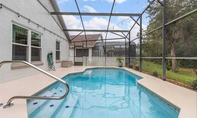 Eagle Pointe South Villa | Beautiful Tropical Views – 4BR Near Parks & Amenities