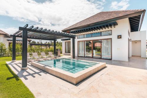 Punta Cana Villa | Tropical Villa with Pool and Picuzzi at Green Village BCA