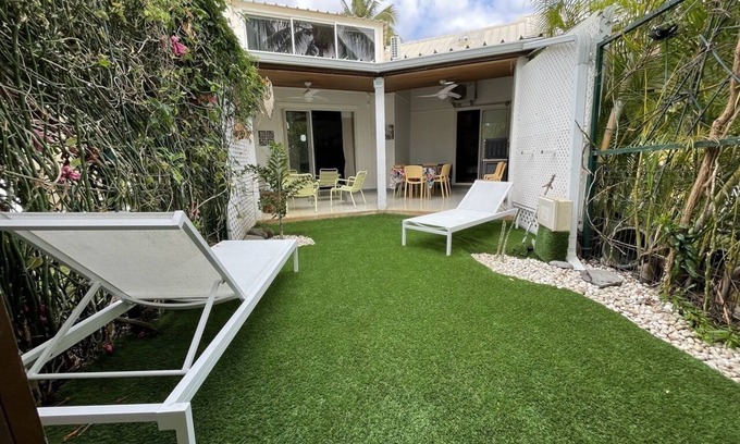 L'Ermitage-les-Bains Villa | Charming Tropical Villa Steps from the Beach with Pool
