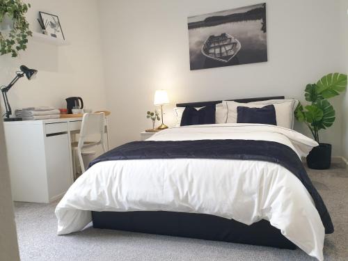 Barnsley House | Budget-Friendly Stay at Tropicana House with Kitchen Access