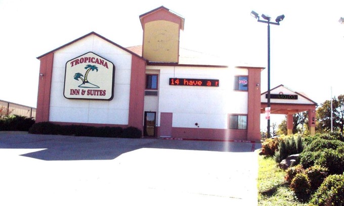 Northwest Dallas Hotel | Budget-Friendly Stay at Tropicana Inn and Suites