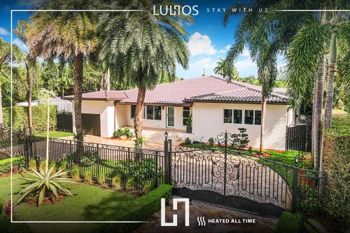 Golden Glades Villa | Paradise TropiCasa: Beachfront Oasis with Heated Pool & Mini Golf