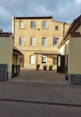 Ortslage Trotha Apartment | Discover Trothaer Eck: Family-Friendly Dining & Breakfast