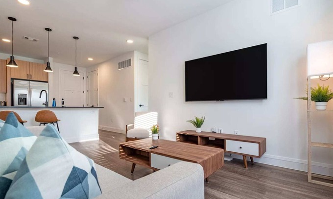 Hancock Apartment | Troubadour Landing #458 I Modern 1 Bed Apt in Austin