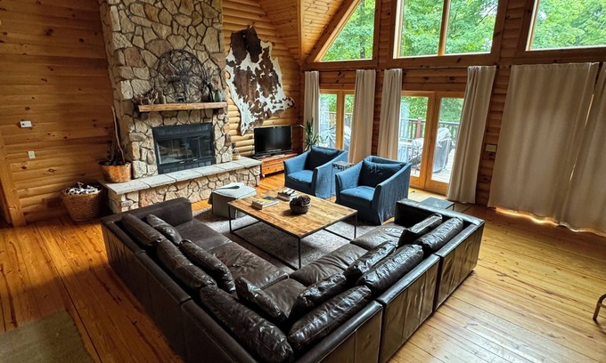Perrysville Cabin | Idyllic Log Cabin Retreat in Mohican Area with Scenic Views