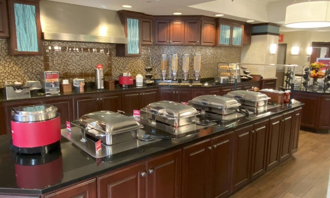 Troy Hotel | Discover Comfort at Troy Inn with Pool and Breakfast