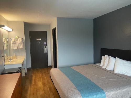 Troy Hotel | Family-Friendly Stay at TROYINN&SUITES with Pet Perks