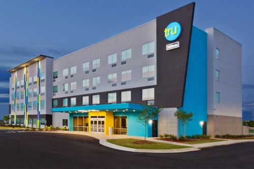 Auburn Hotel | Discover Tru by Hilton Auburn: Family-Friendly & Pool Access