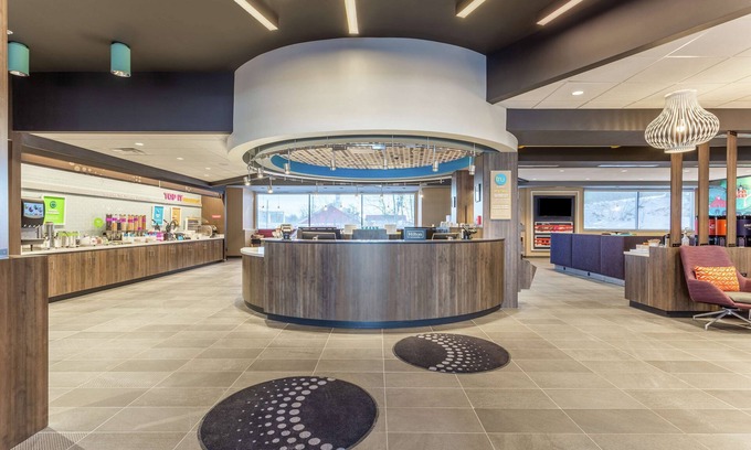 Vestal Hotel | Relax at Tru by Hilton Binghamton Vestal with Pool & Spa