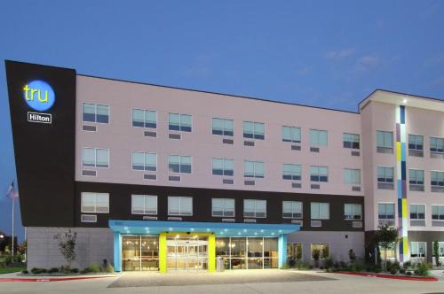 Bryan Hotel | Discover Tru by Hilton Bryan College Station: Pet Friendly Stay