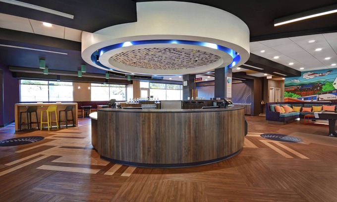 Burlington Hotel | Modern Comfort at Tru By Hilton Burlington - Guest Rated 9/10