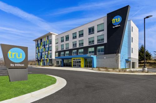 Christiansburg Hotel | Pet-Friendly Getaway at Tru By Hilton Christiansburg
