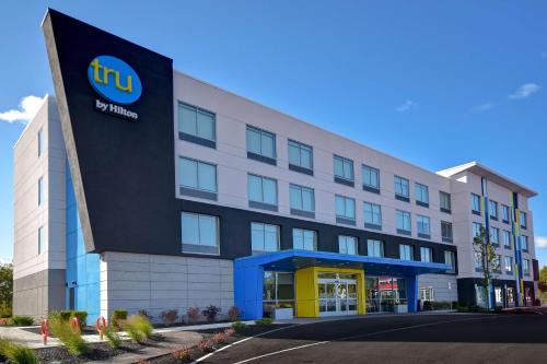 Concord Hotel | Pet-Friendly Stay at Tru By Hilton Concord, NH - Rated 8.9
