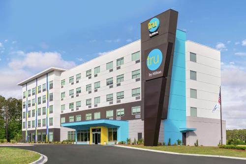 Florence Hotel | Pet-Friendly Getaway at Tru By Hilton Florence I-95