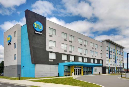 Gaylord Hotel | Pet-Friendly Retreat at Tru By Hilton Gaylord, MI
