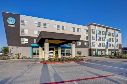 Grand Prairie Hotel | Discover Tru By Hilton Grand Prairie: Pet-Friendly Comfort