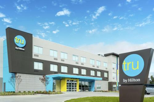 Greenville Hotel | Relax at Tru By Hilton Greenville with Pool & Family Amenities