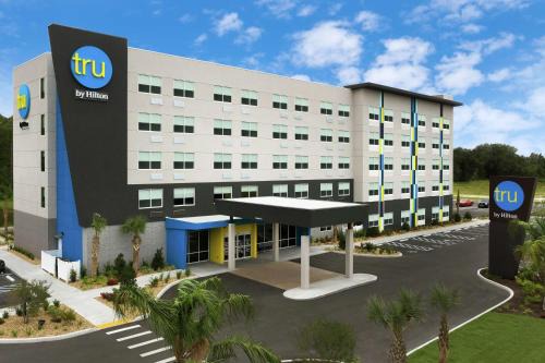 Lake City Hotel | Discover Tru By Hilton Lake City: Pet-Friendly & Pool Access