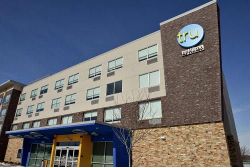 Lawrence Hotel | Discover Tru By Hilton Lawrence: Pet-Friendly Getaway
