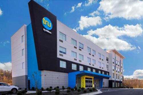Lynchburg Hotel | Top-Rated Stay at Tru By Hilton Lynchburg, VA with Hot Tub