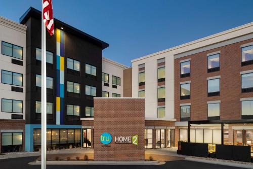 Ogden Hotel | Relax at Tru By Hilton Ogden - Pet Friendly & Pool Access