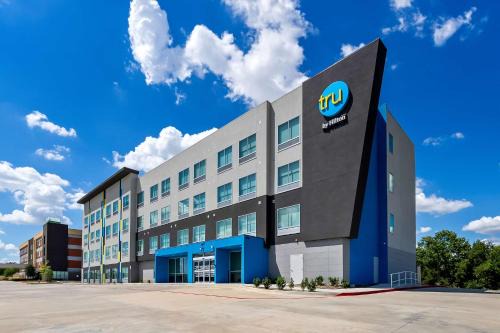 Plano Hotel | Budget-Friendly Stay at Tru by Hilton Plano Hwy 75