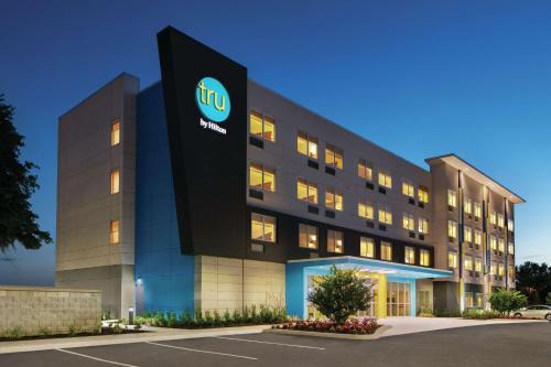 Sebring Hotel | Discover Tru By Hilton Sebring: Pet-Friendly & Family-Ready