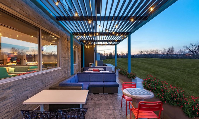Sharonville Hotel | Top-Rated TRU by Hilton Sharonville: Pet-Friendly Retreat