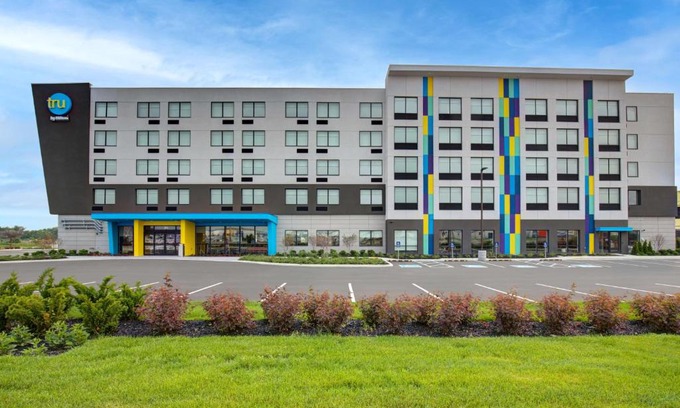 Mississauga Hotel | Discover Tru By Hilton Toronto Airport West: Pet-Friendly Escape