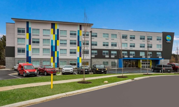 Traverse City Hotel | Pet-Friendly Getaway at Tru By Hilton Traverse City