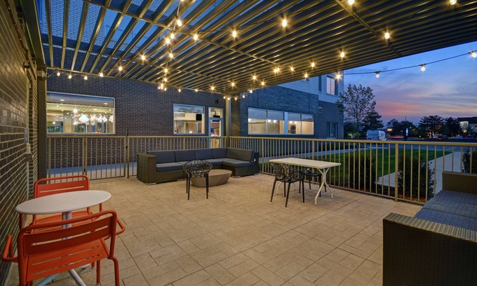 Troy Hotel | Experience Tru by Hilton Troy Detroit: Family-Friendly Stays