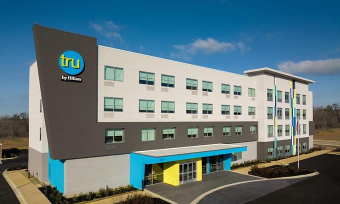 Tupelo Hotel | Pet-Friendly Retreat at Tru By Hilton Tupelo, MS